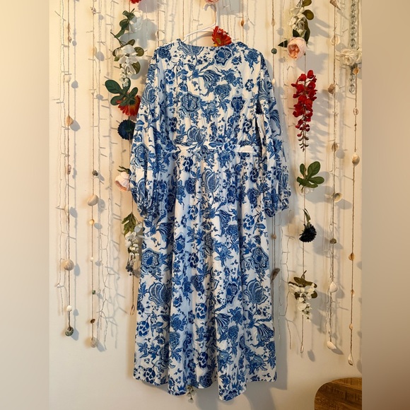 💙🤍 SHEIN Blue and White Floral Long Sleeve Dress 🤍💙 - Picture 2 of 5